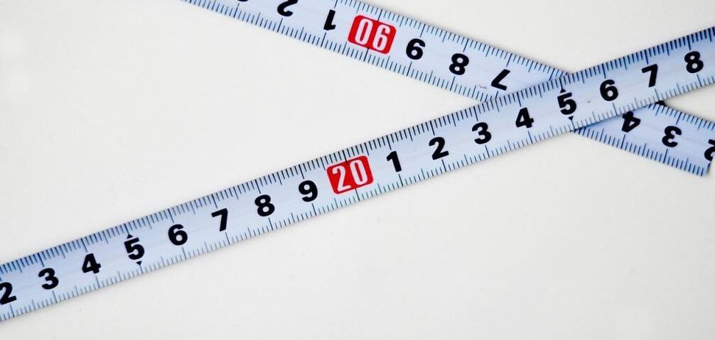 centímetro para medir o pênis de um adolescente antes de aumentar